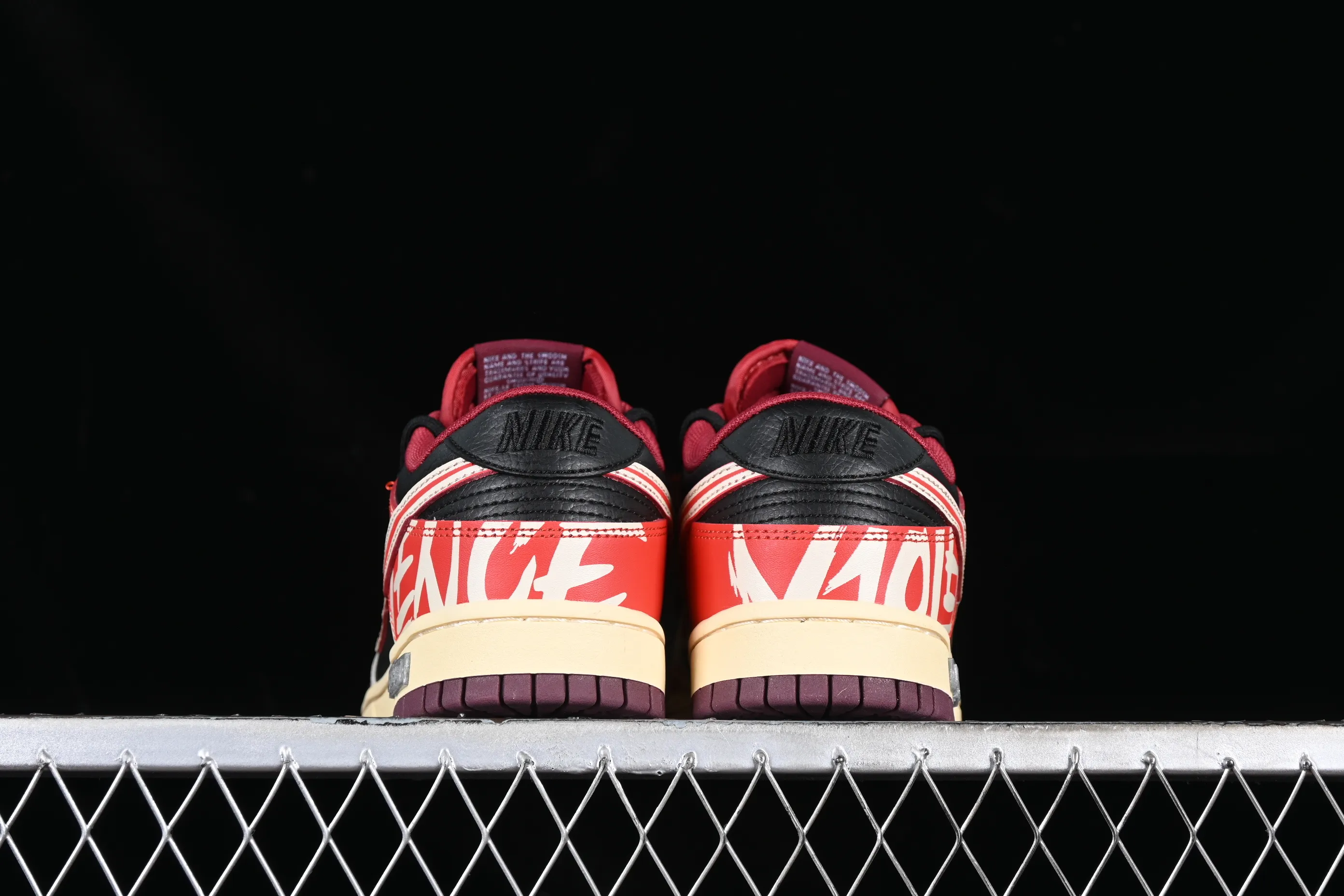 All categories Nk SB Dunk series Nk SB Dunk Low Low-top sneakers Nk Dunk Low WUYA Violent aesthetics Cool graffiti Retro distressed Deconstruction SB strap low-top casual sneakers DJ6188-600